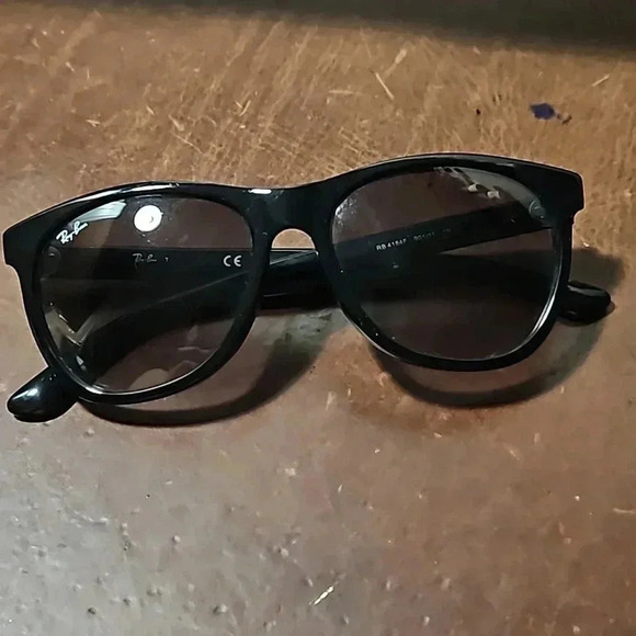 Ray Ban RB4184F Sunglasses with Hard Case - Picture 4 of 5